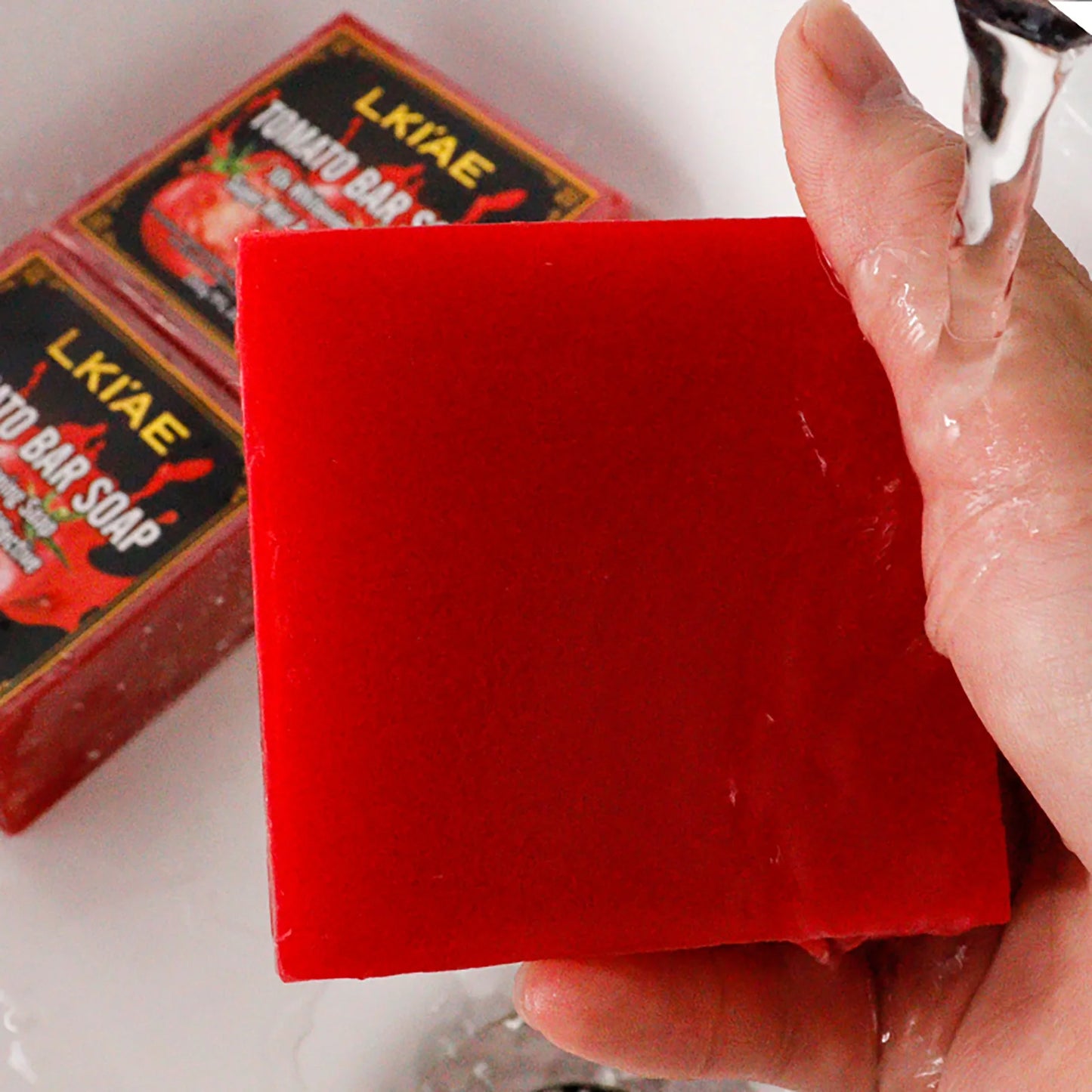 LKIAE Brand Tomato Fruit Scented Handmade Natural Bar Soap For Face And Body Whitening Oil Control Brightens Skin Shrink Pore