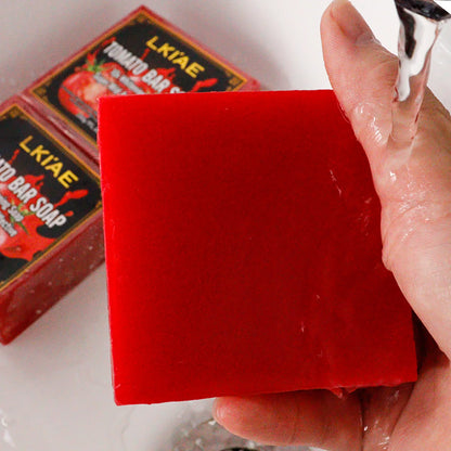 LKIAE Brand Tomato Fruit Scented Handmade Natural Bar Soap For Face And Body Whitening Oil Control Brightens Skin Shrink Pore